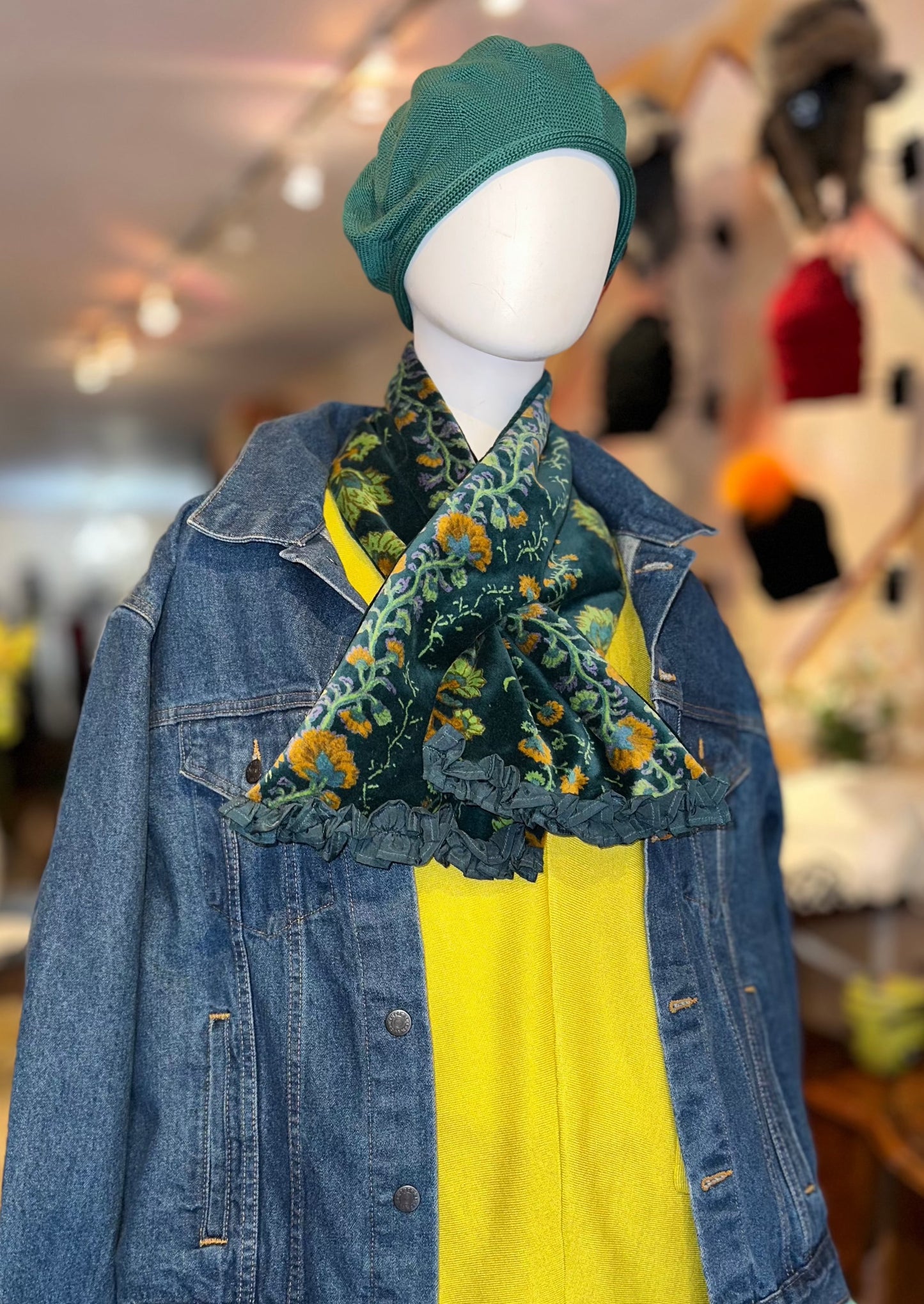 Trapezoid Velvet Collar Scarf