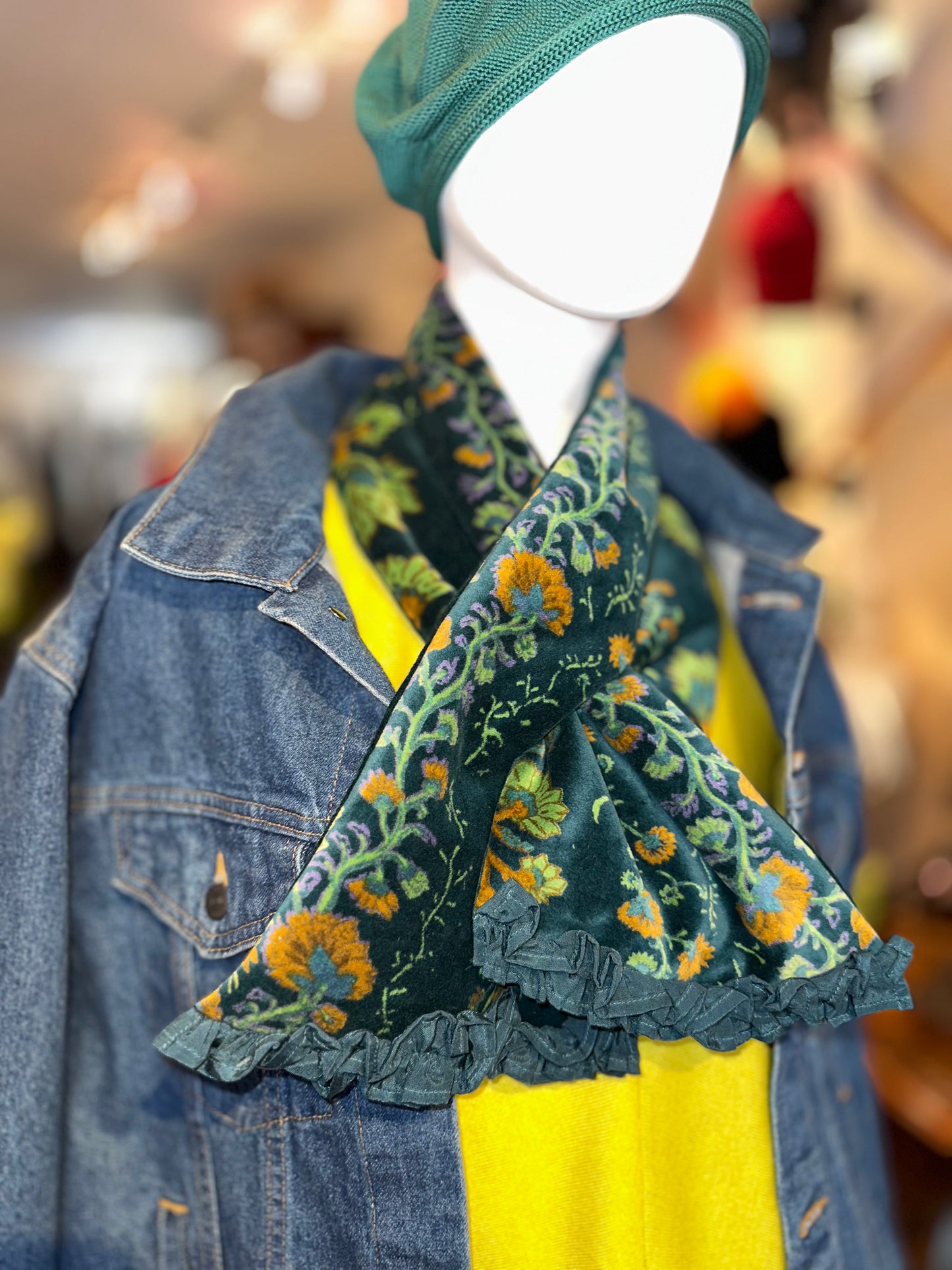 Trapezoid Velvet Collar Scarf
