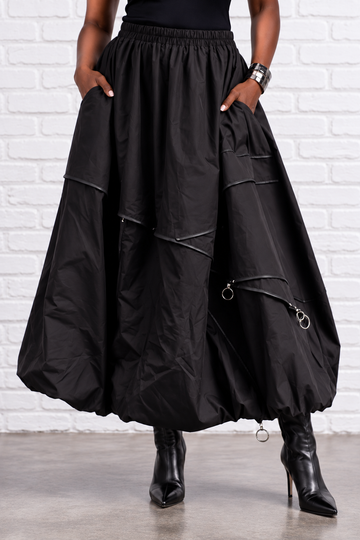 Cargo Zipper Skirt in black, front view with pockets and balloon hem