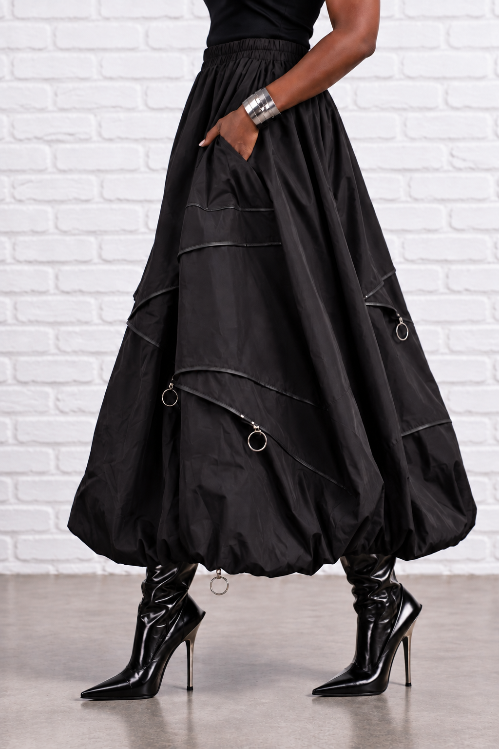 Cargo Zipper Skirt in black, front view with pockets and balloon hem
